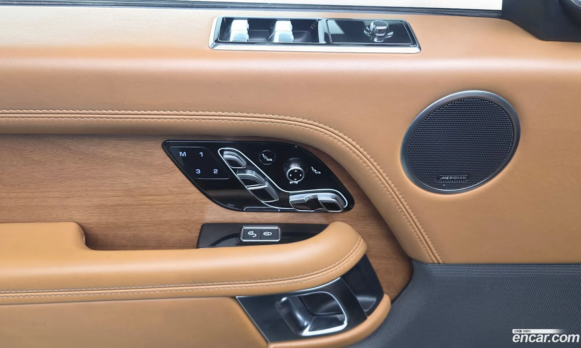 Land Rover Range Rover 2018 SALGA2BJ7JA503929 — 16