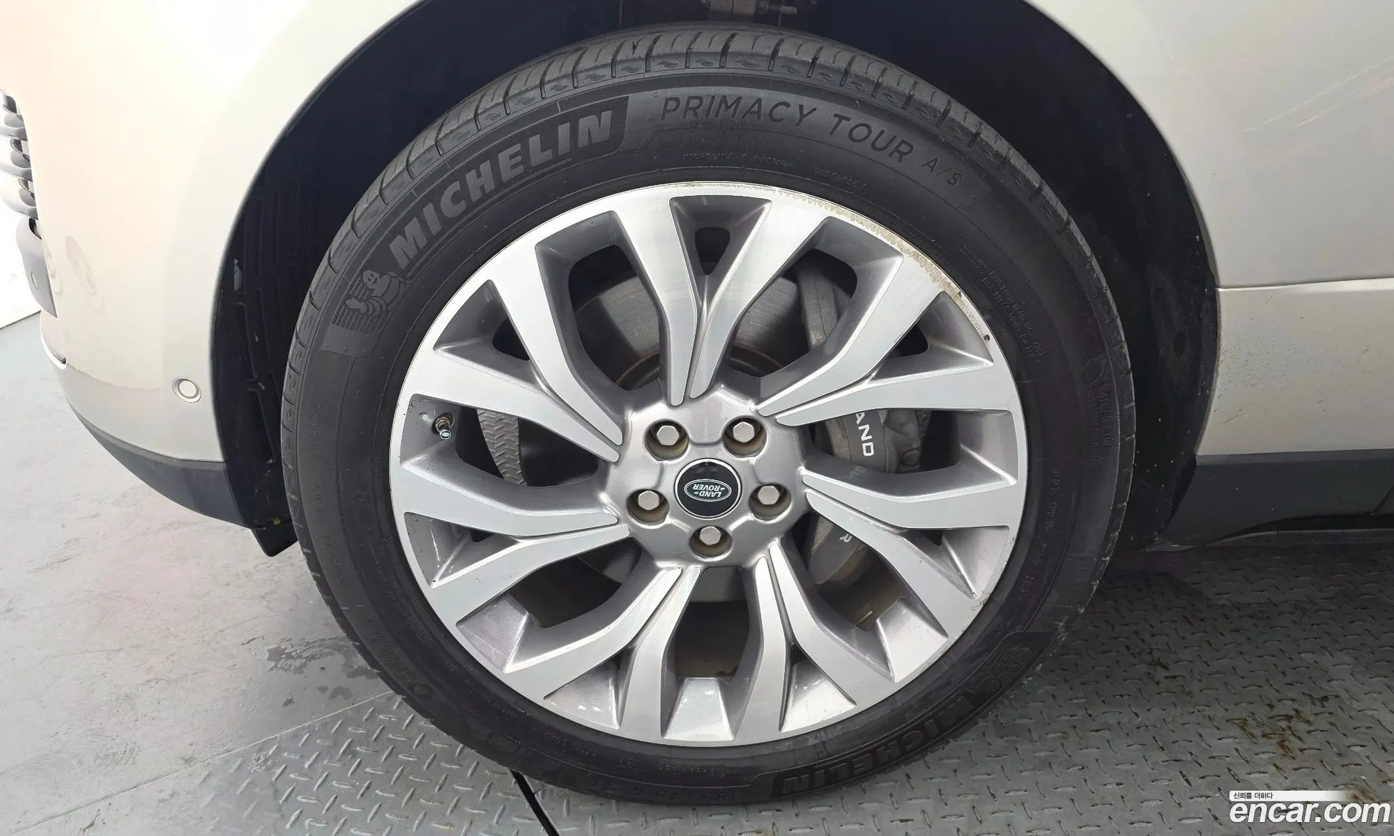 Land Rover Range Rover 2018 SALGA2BJ7JA503929 — 34