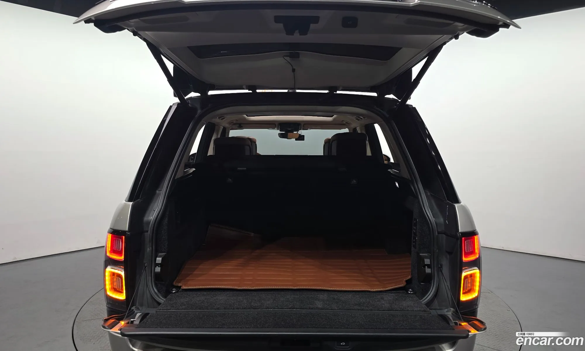 Land Rover Range Rover 2018 SALGA2BJ7JA503929 — 23