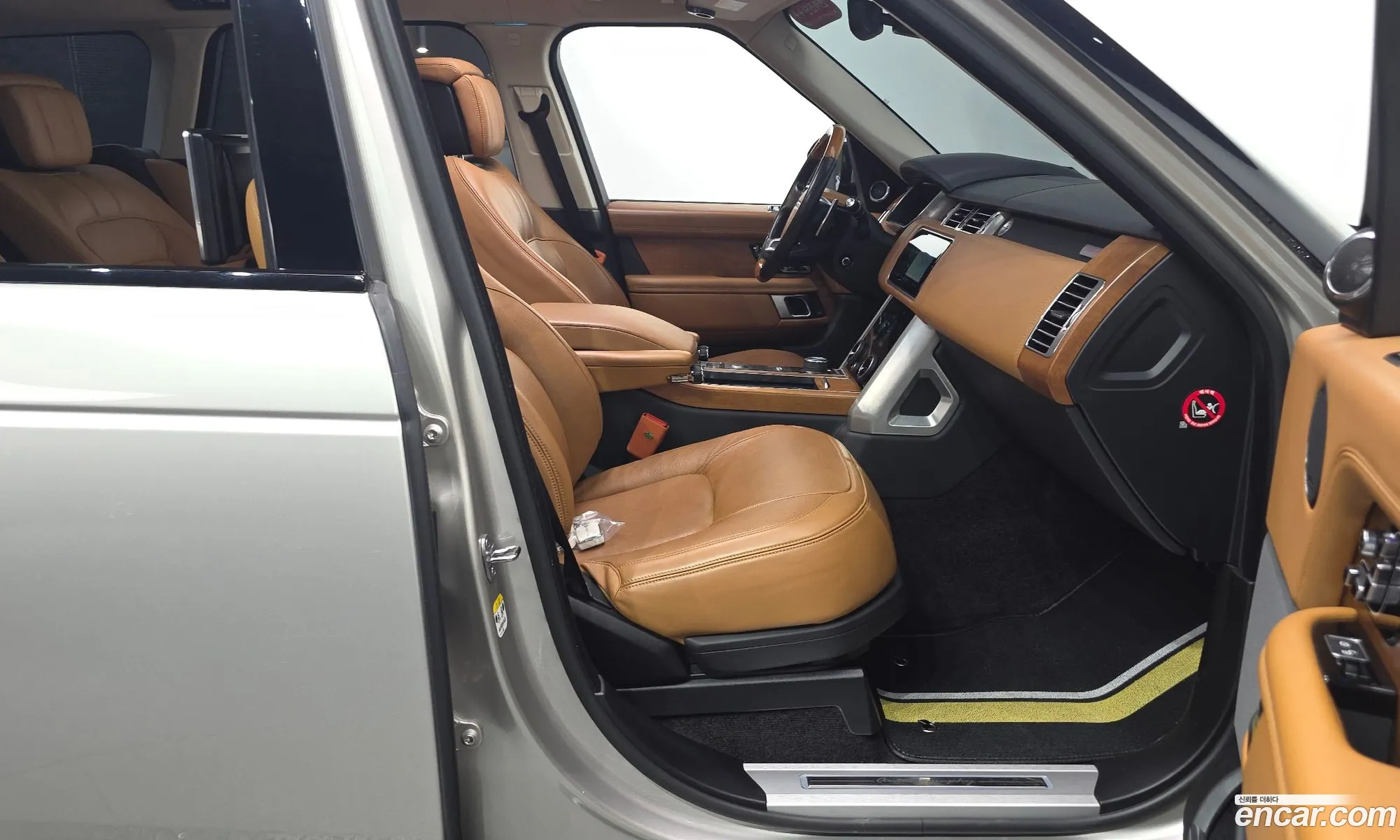 Land Rover Range Rover 2018 SALGA2BJ7JA503929 — 2