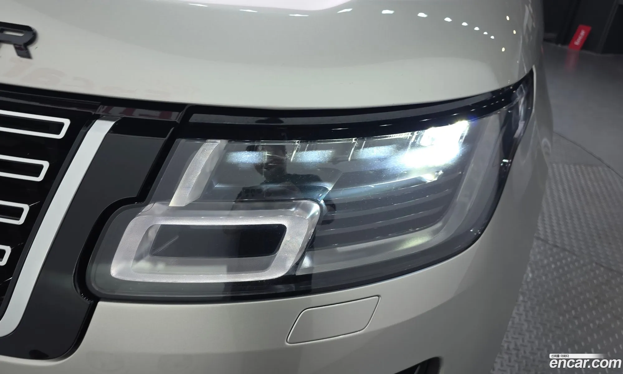 Land Rover Range Rover 2018 SALGA2BJ7JA503929 — 21