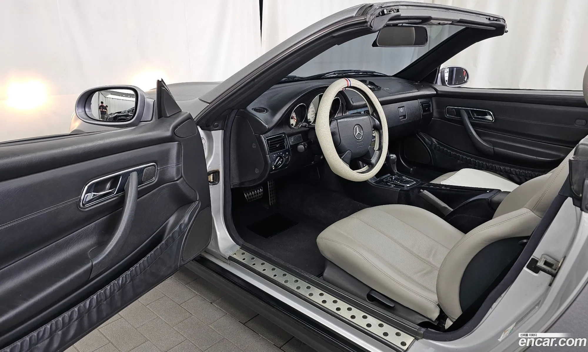 Mercedes-Benz SLK-Class 2001 WDB1704471F155607 — 4