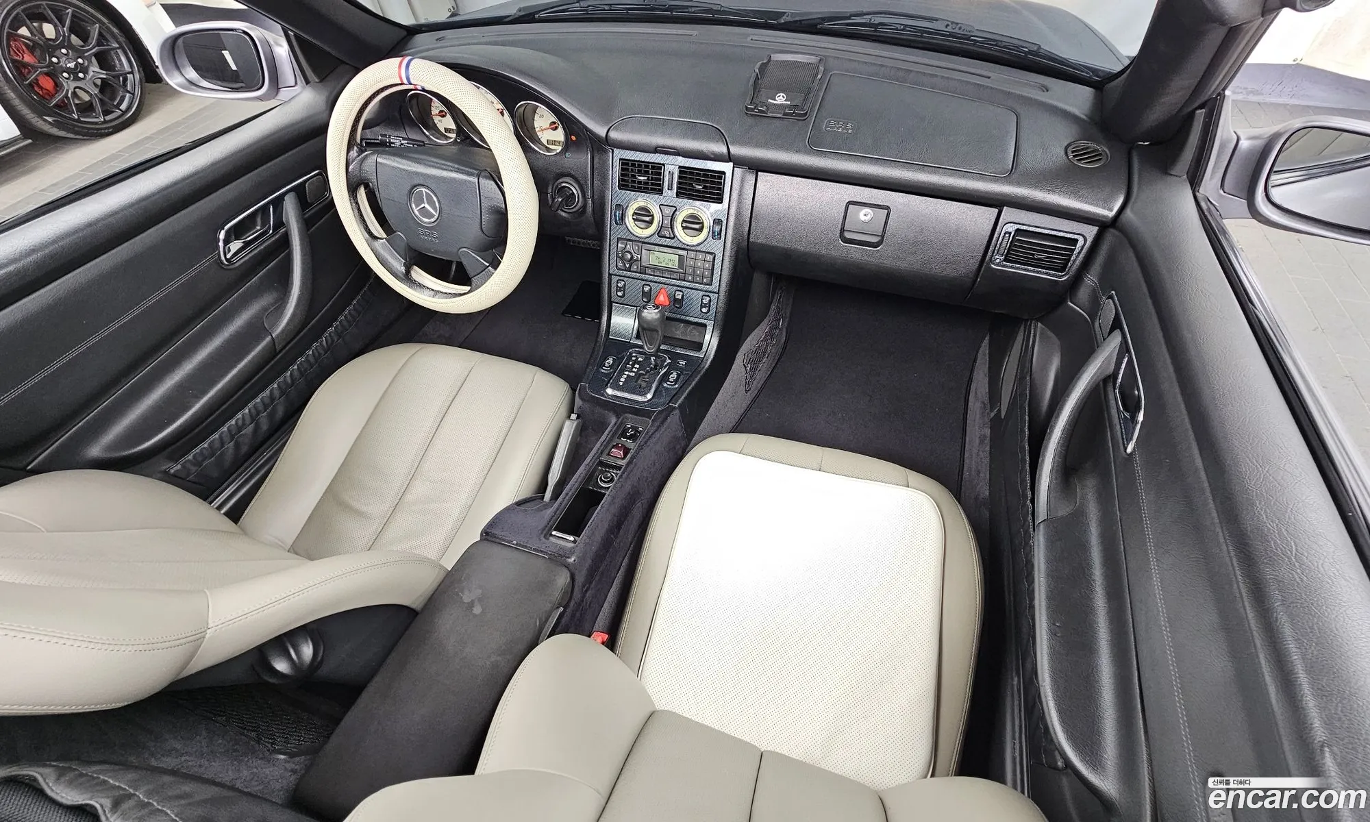 Mercedes-Benz SLK-Class 2001 WDB1704471F155607 — 29