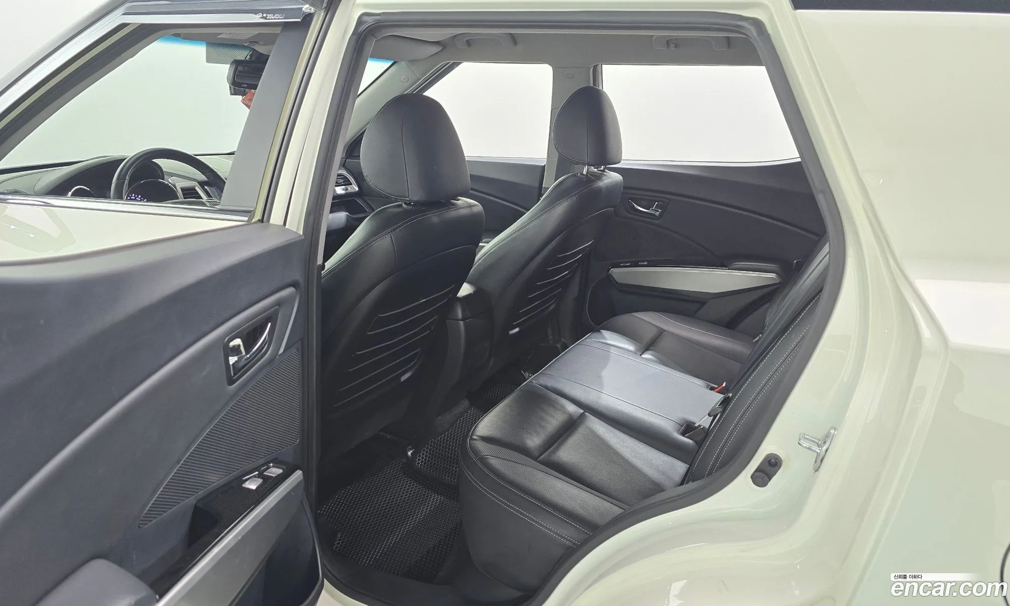 KG Mobility (SsangYong) Tivoli 2015 — 12