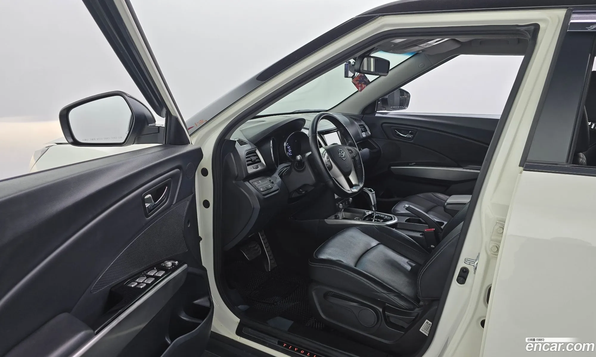 KG Mobility (SsangYong) Tivoli 2015 — 18