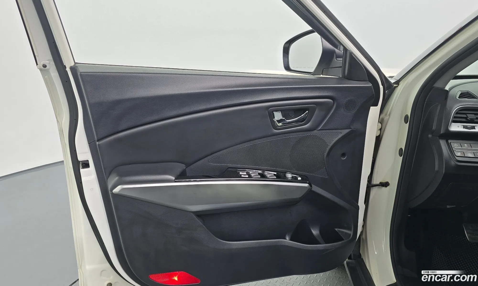 KG Mobility (SsangYong) Tivoli 2015 — 24