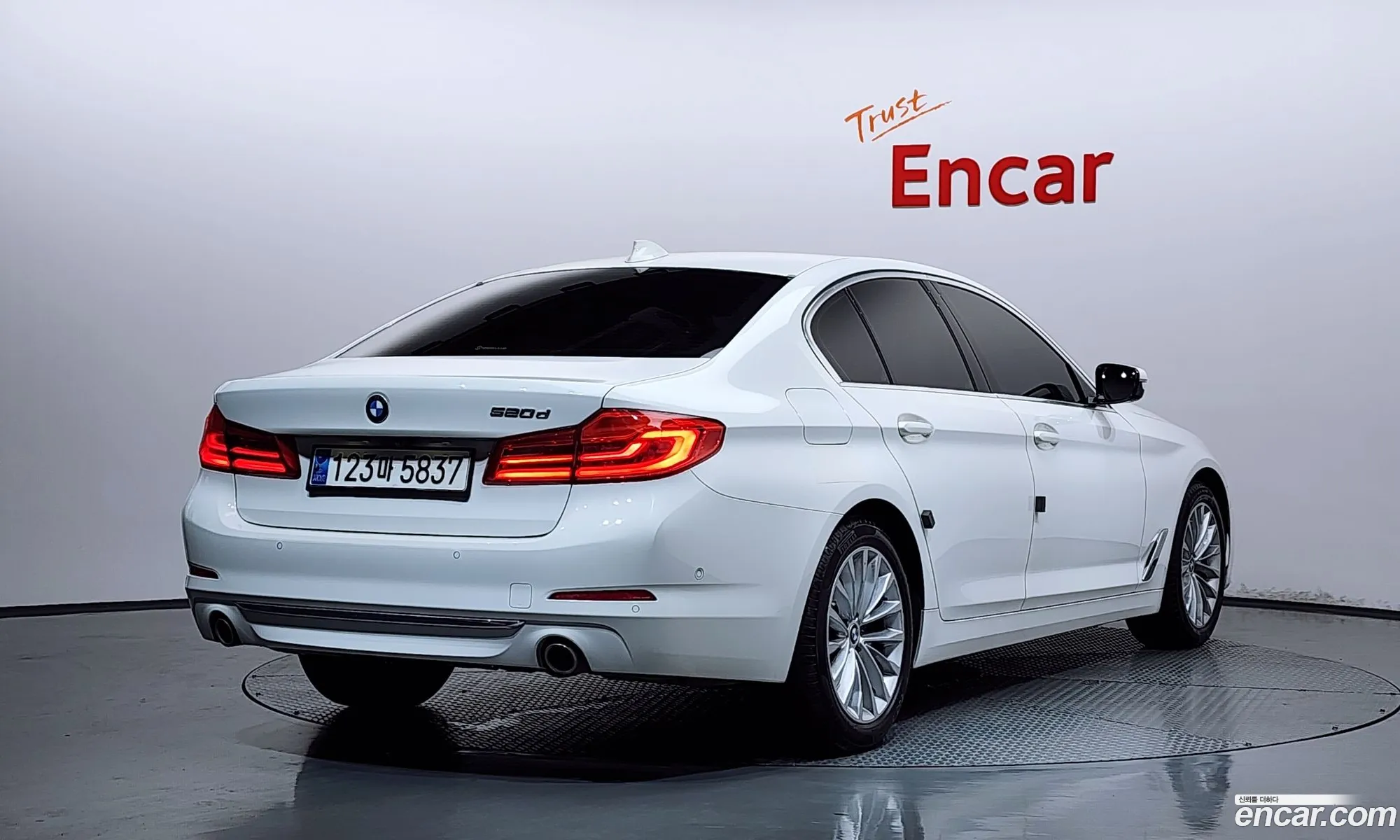 BMW 5 Series 2020 WBAJF310111111111 — 12