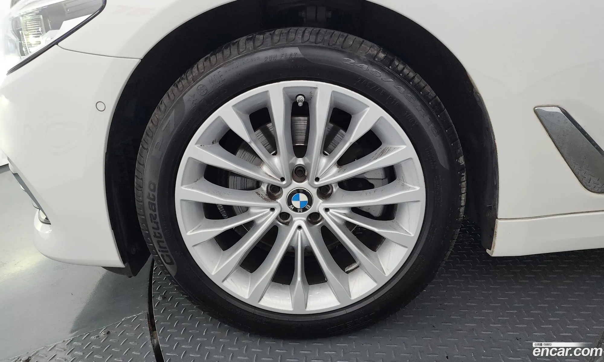 BMW 5 Series 2020 WBAJF310111111111 — 7