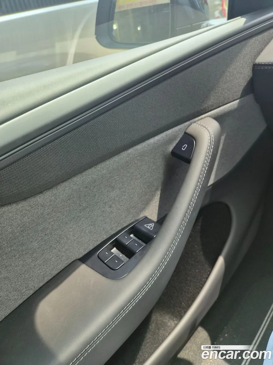 Tesla Model Y 2026 — 5