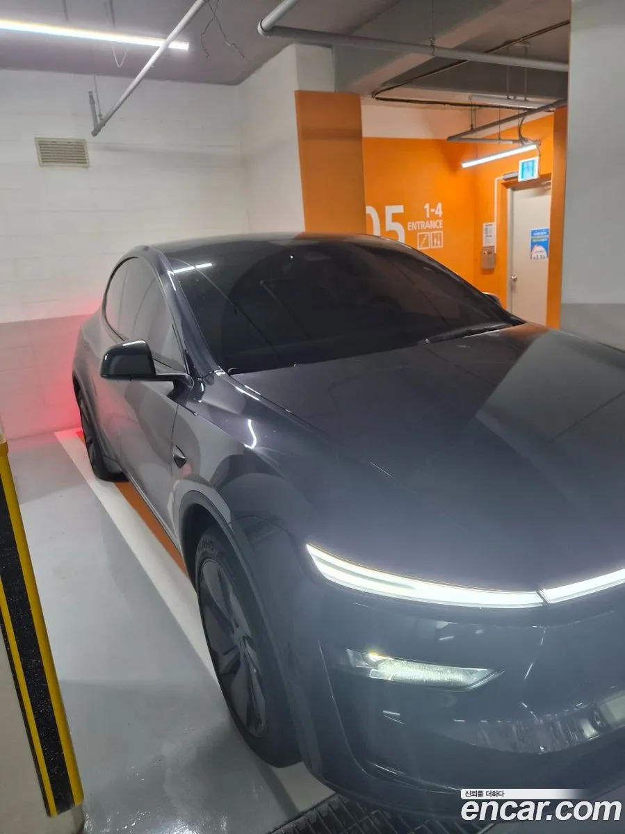 Tesla Model Y 2026 — 11