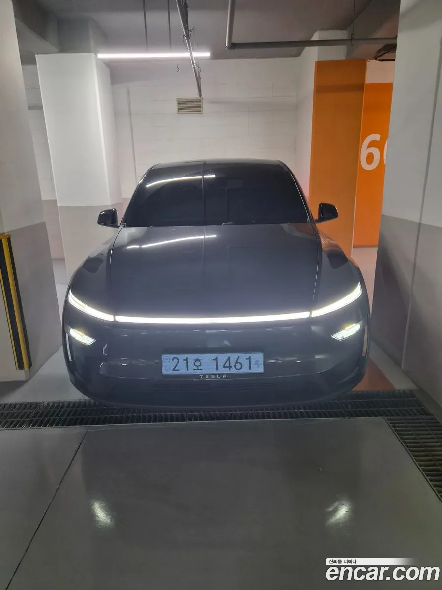 Tesla Model Y 2026 — 10