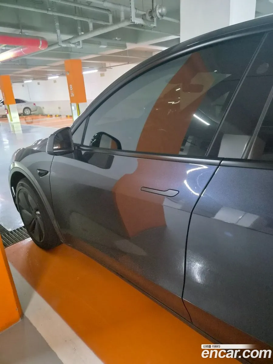Tesla Model Y 2026 — 3
