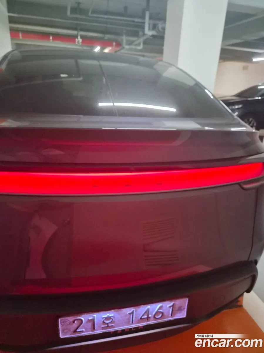 Tesla Model Y 2026 — 9