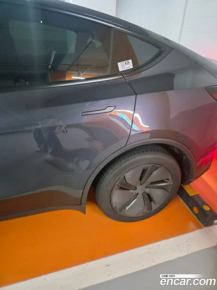 Tesla Model Y 2026 — 6