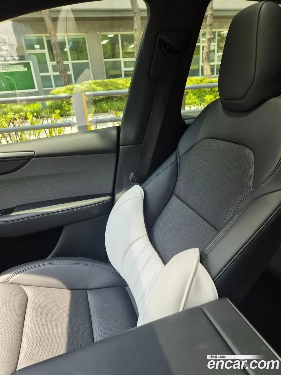 Tesla Model Y 2026 — 7