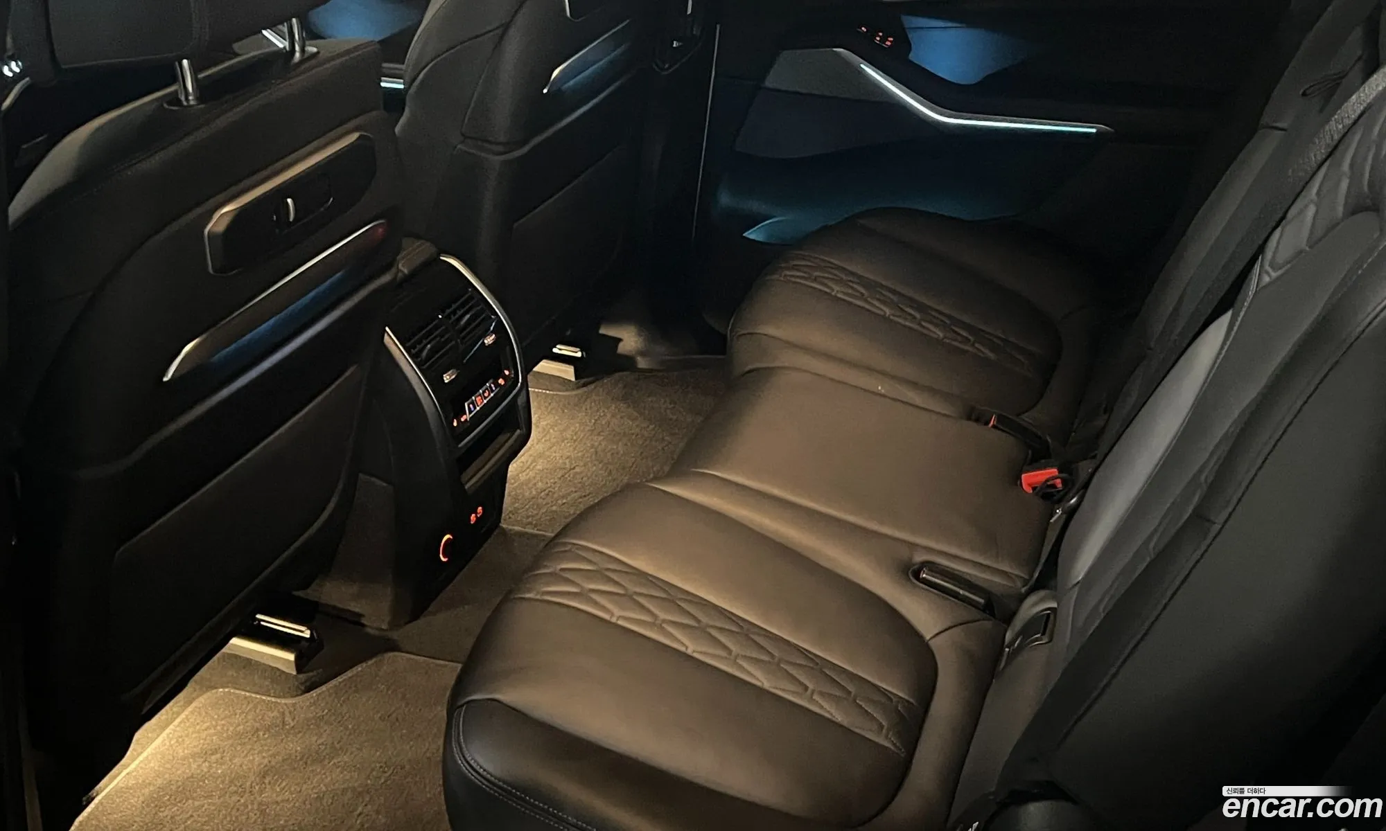 BMW X7 2023 — 7