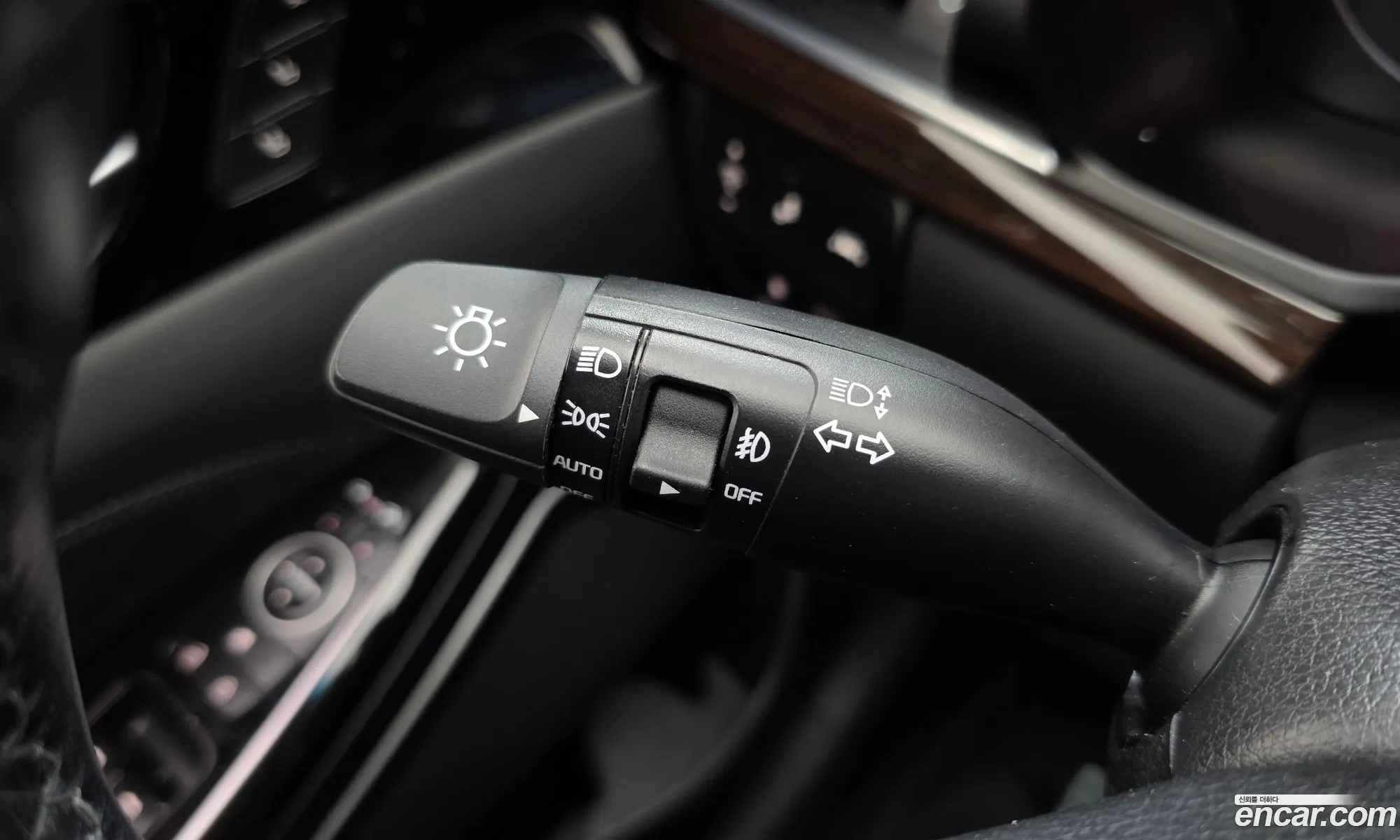 Kia K7 2018 KNALB415BJA136186 — 25