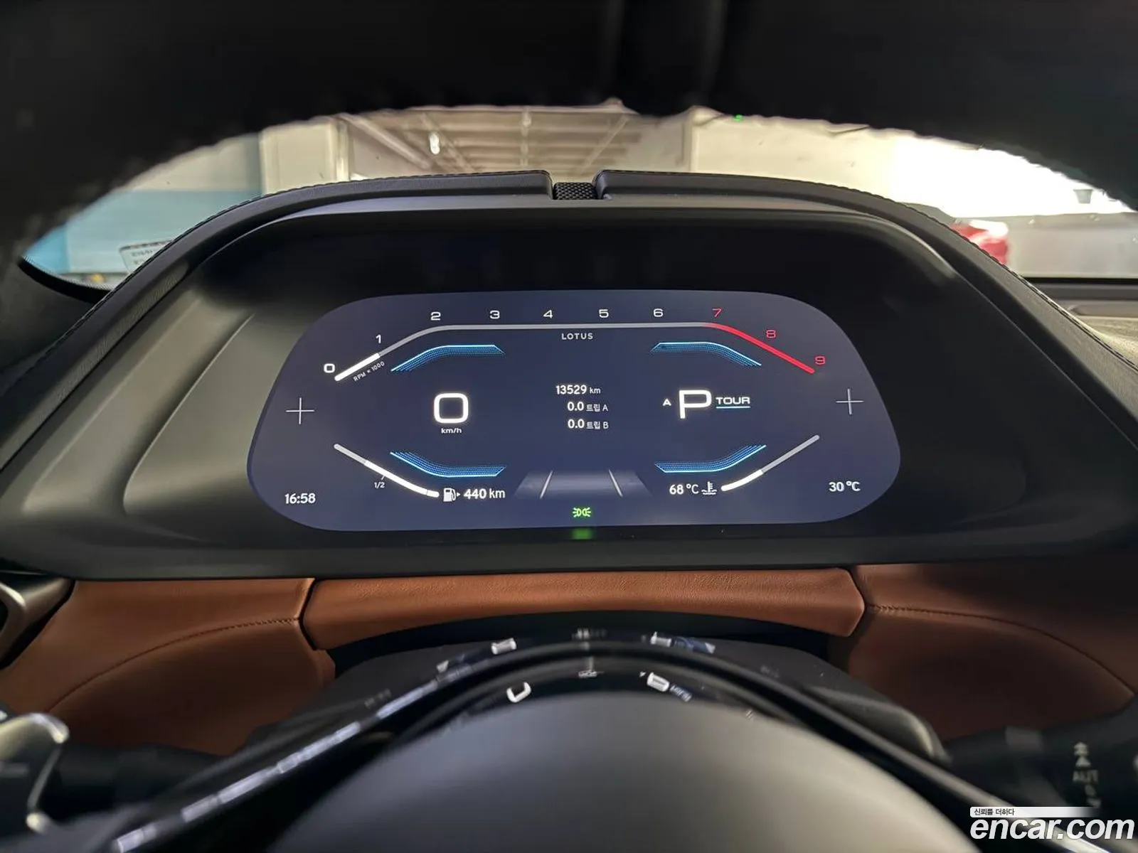 Lotus Emira 2024 — 8