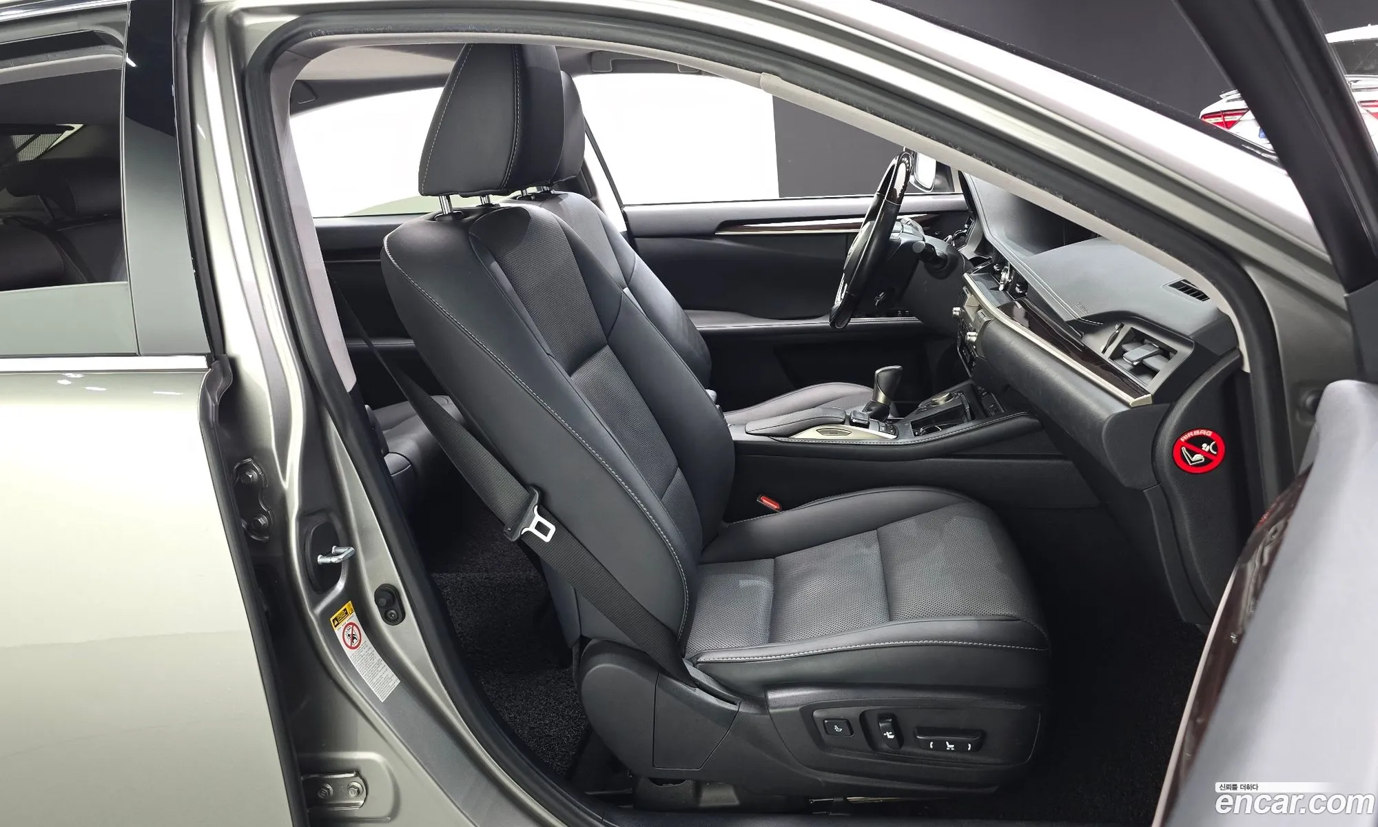 Lexus ES300h 2017 — 18