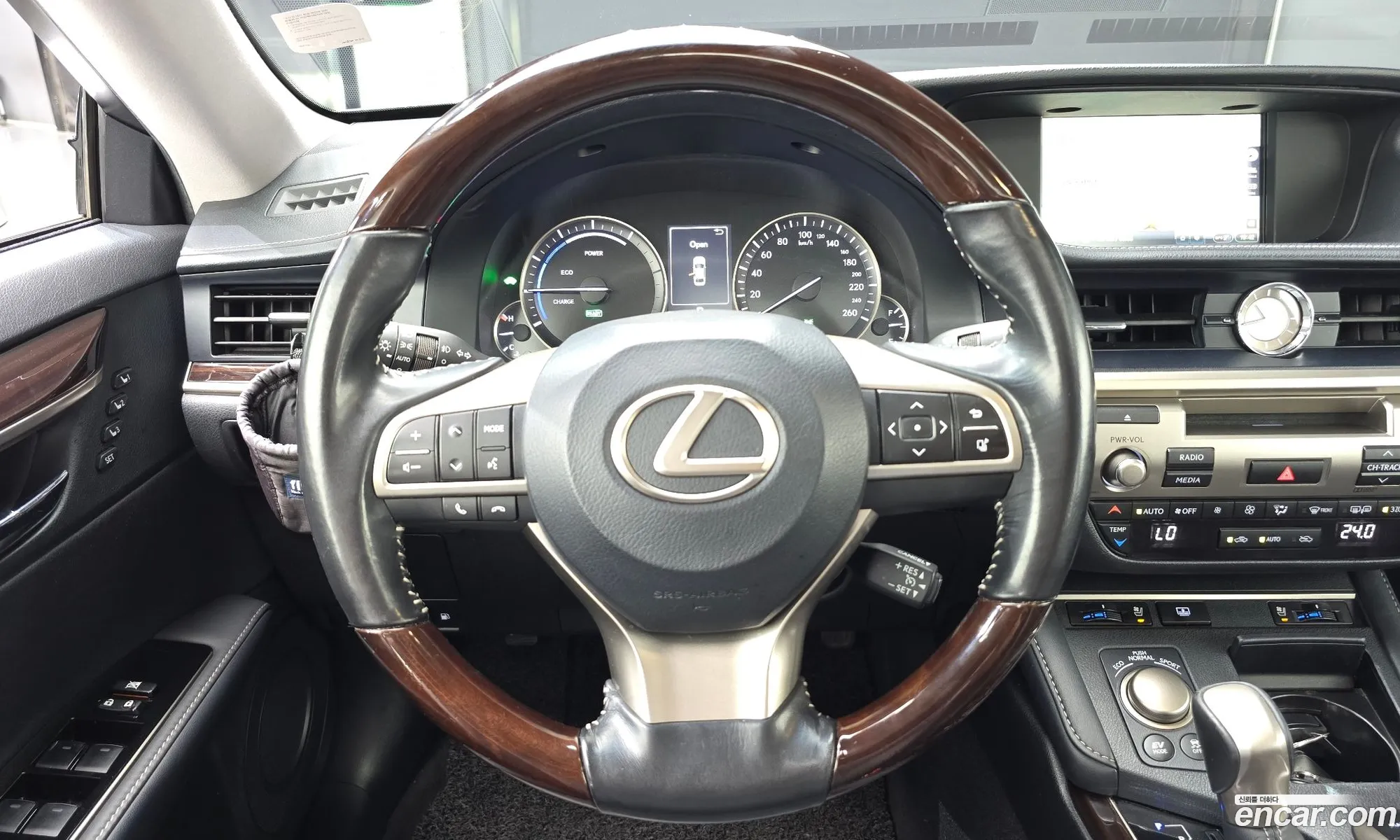 Lexus ES300h 2017 — 10
