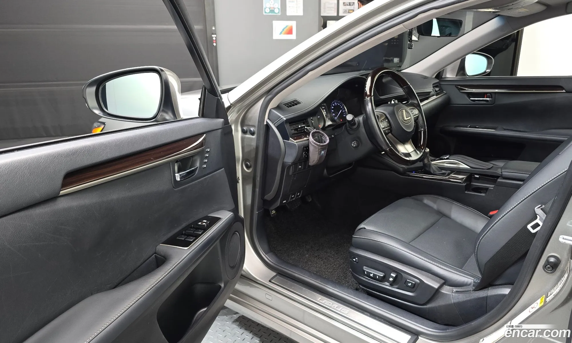 Lexus ES300h 2017 — 8