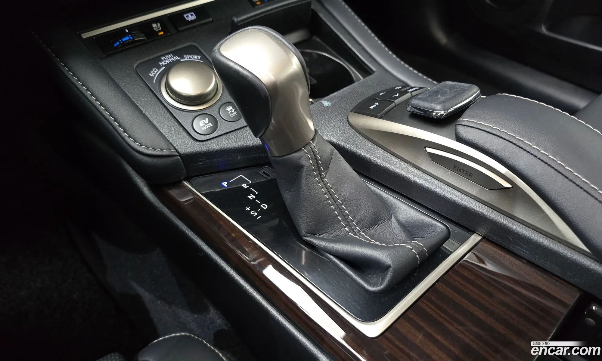 Lexus ES300h 2017 — 2