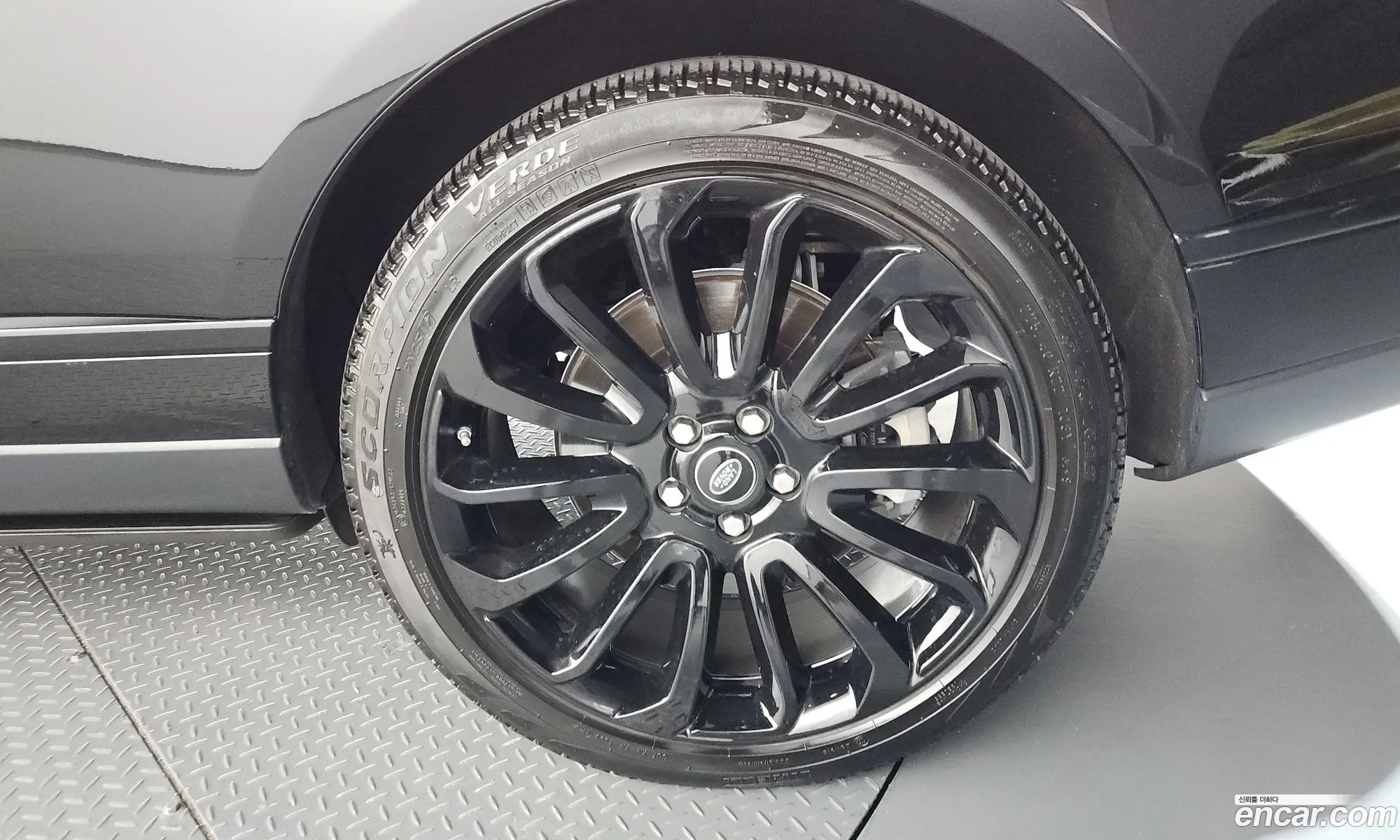 Land Rover Range Rover 2021 11111111111111111 — 24