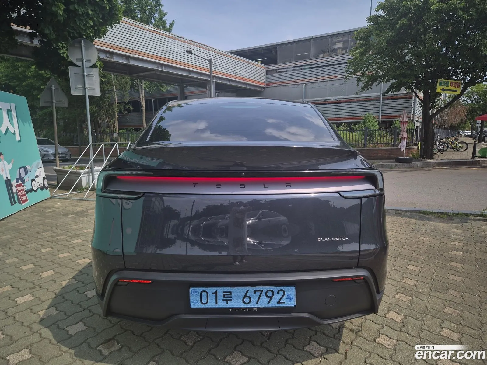 Tesla Model Y 2025 — 7
