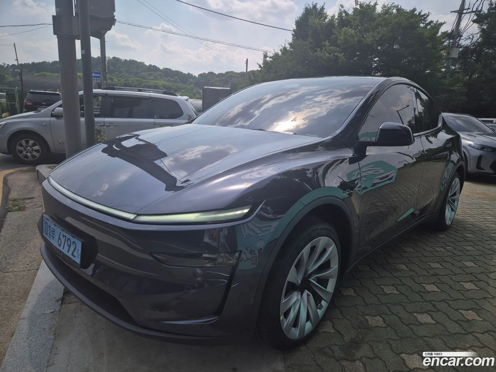 Tesla Model Y 2025 — 8