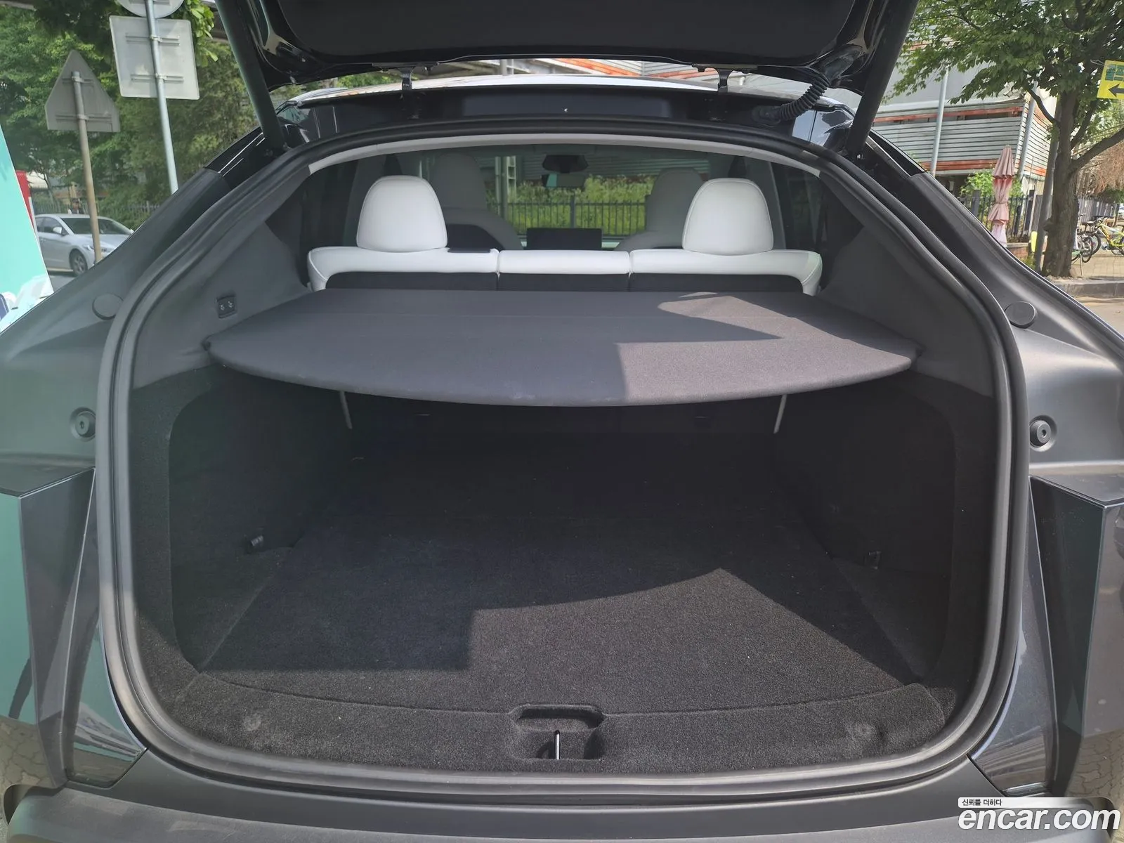 Tesla Model Y 2025 — 19
