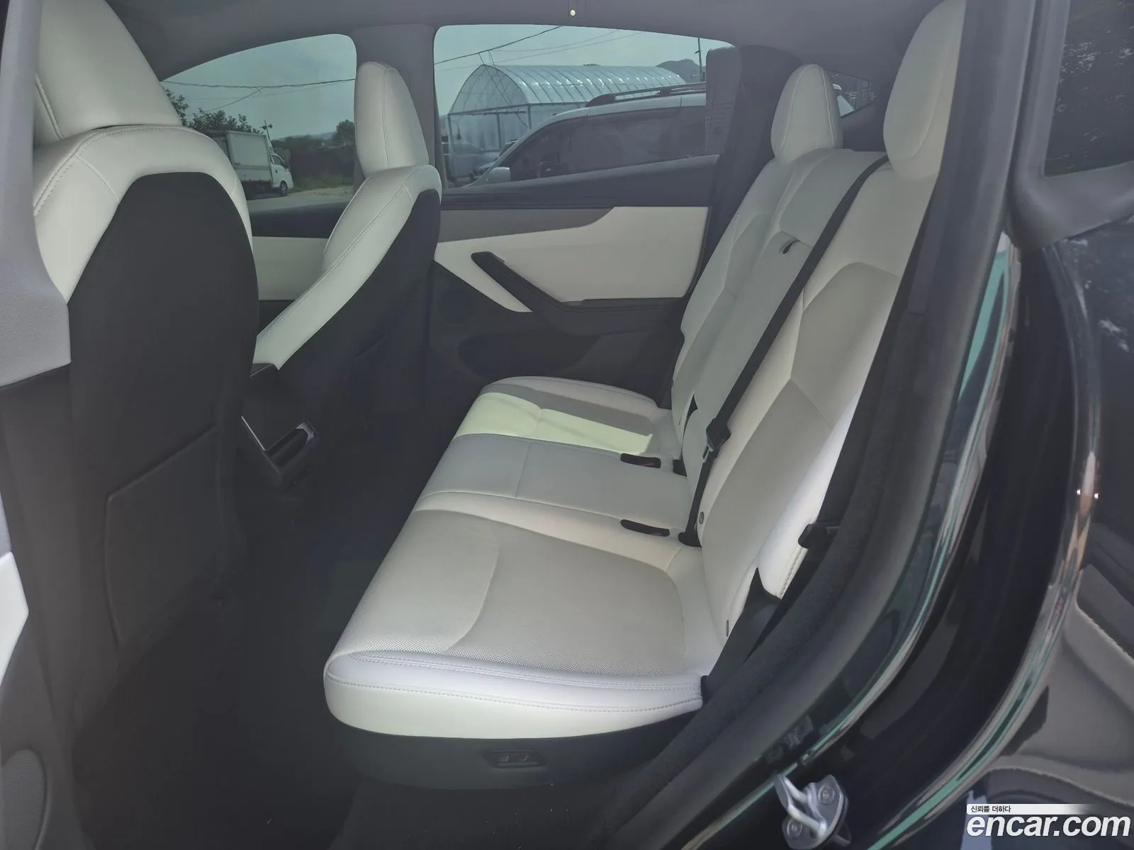 Tesla Model Y 2025 — 16