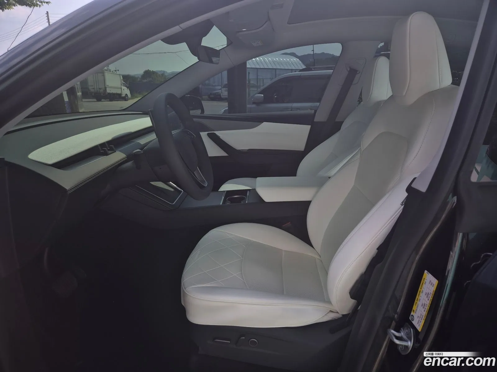 Tesla Model Y 2025 — 15