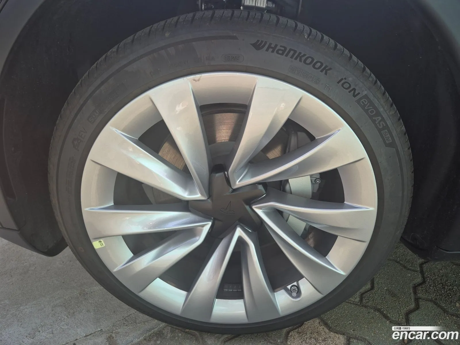 Tesla Model Y 2025 — 13