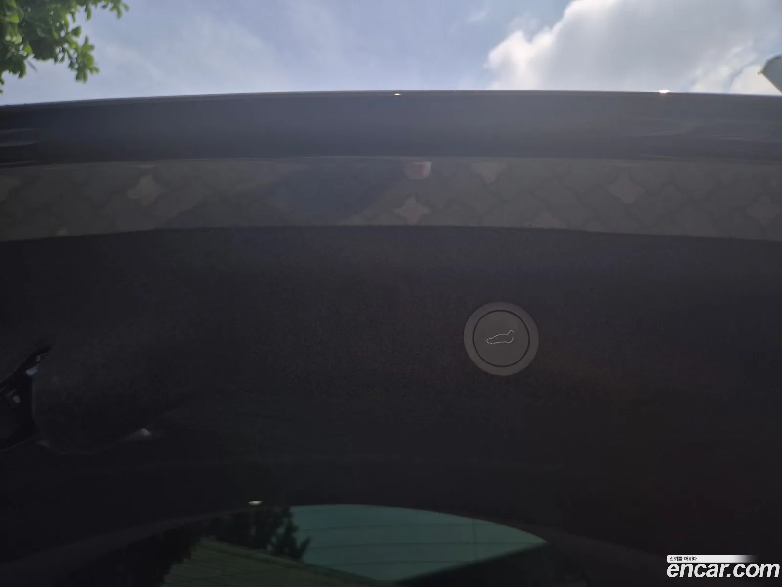 Tesla Model Y 2025 — 2