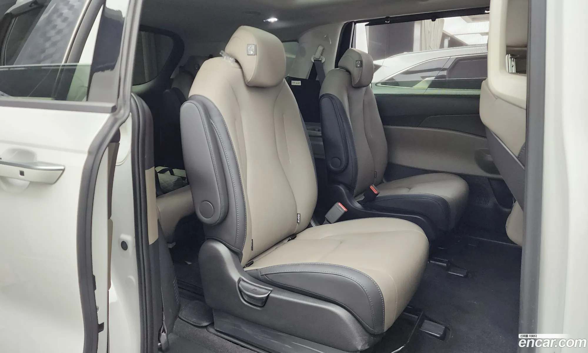 Kia Carnival 2024 KNANC81BBSS513813 — 16