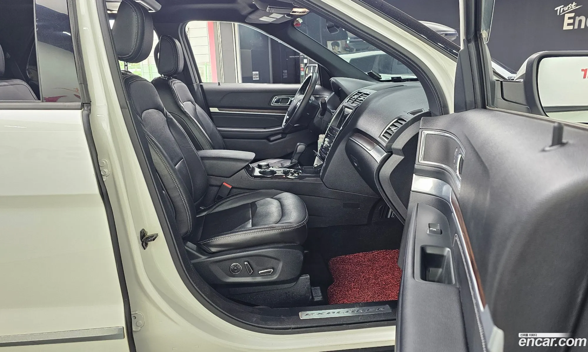 Ford Explorer 2018 1FM5K8FH4JGB23557 — 9