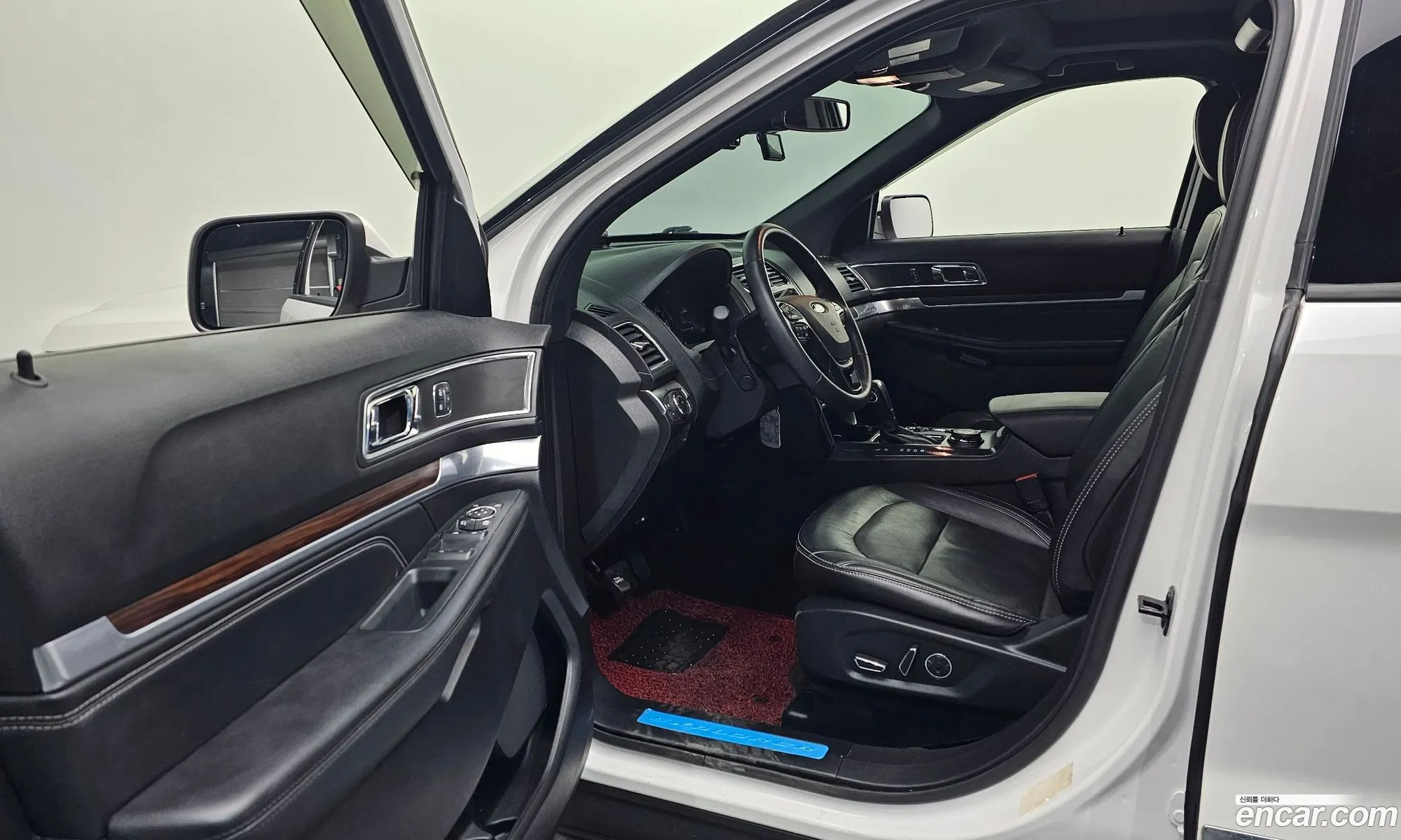 Ford Explorer 2018 1FM5K8FH4JGB23557 — 23