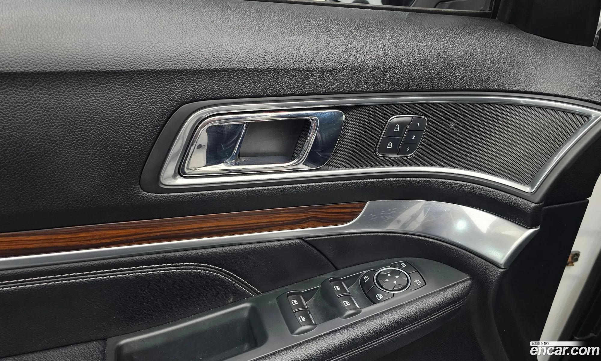 Ford Explorer 2018 1FM5K8FH4JGB23557 — 11