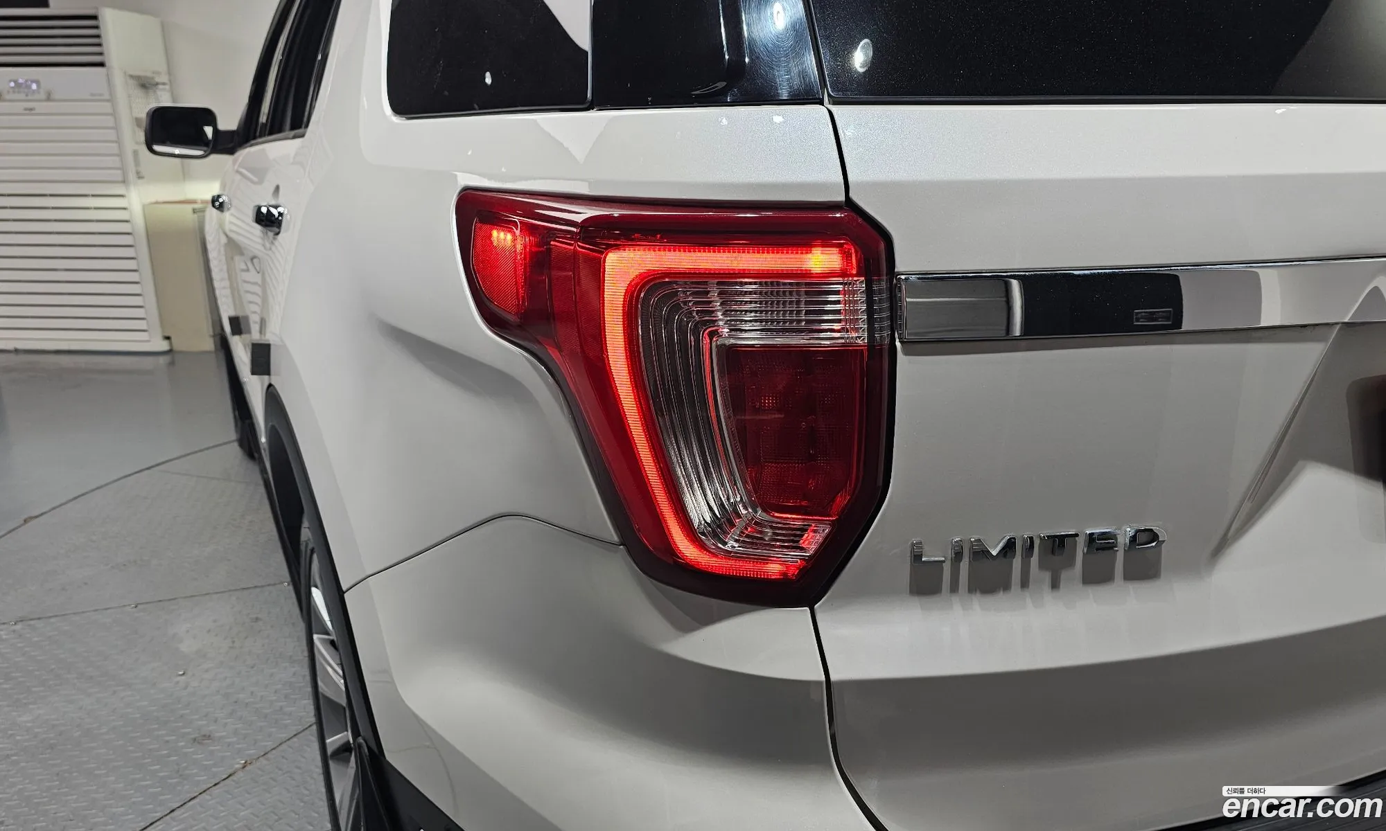 Ford Explorer 2018 1FM5K8FH4JGB23557 — 22