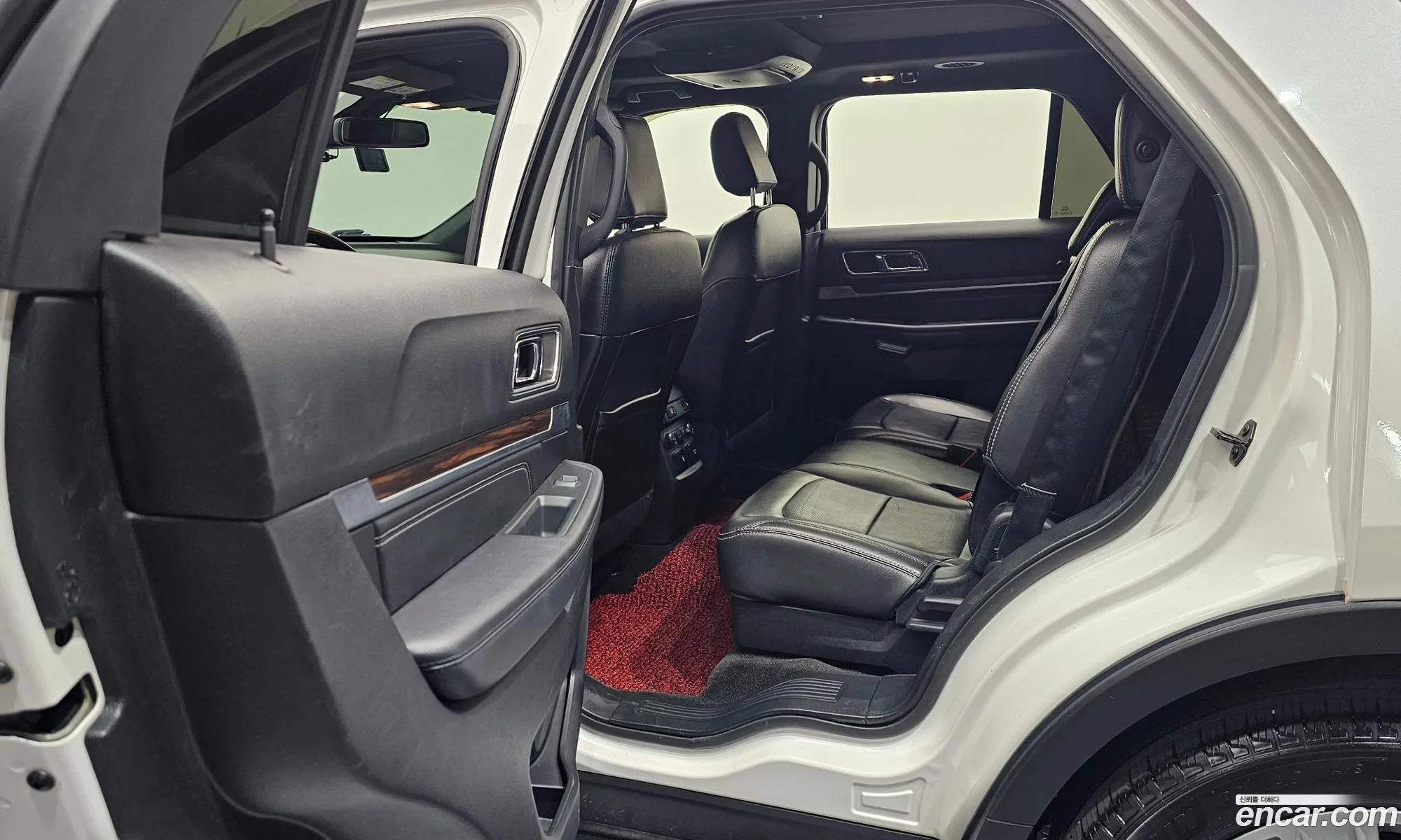 Ford Explorer 2018 1FM5K8FH4JGB23557 — 27