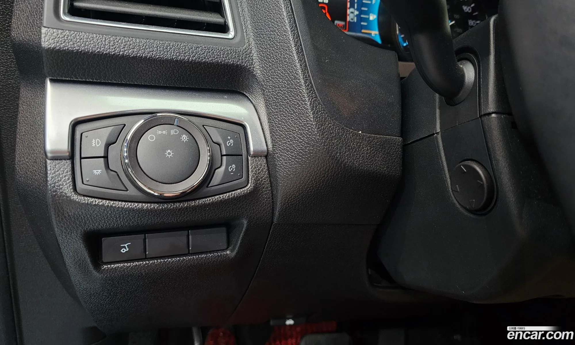 Ford Explorer 2018 1FM5K8FH4JGB23557 — 4