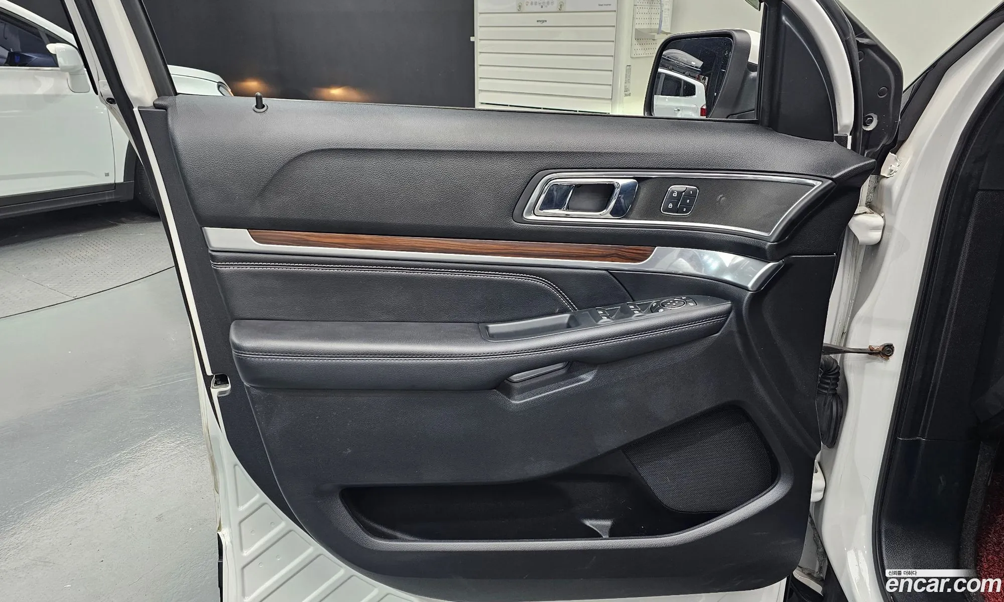 Ford Explorer 2018 1FM5K8FH4JGB23557 — 7
