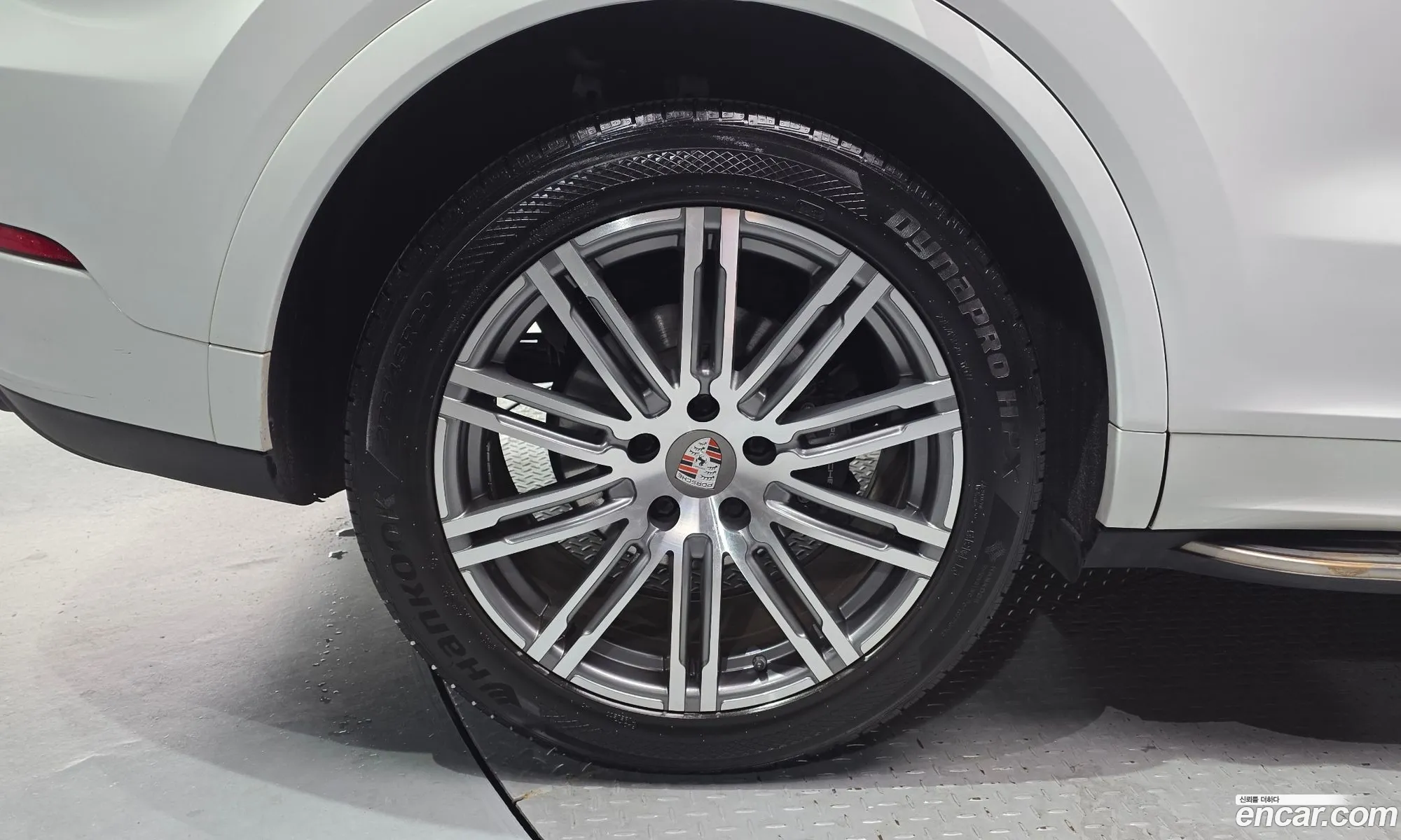 Porsche Cayenne 2019 — 19