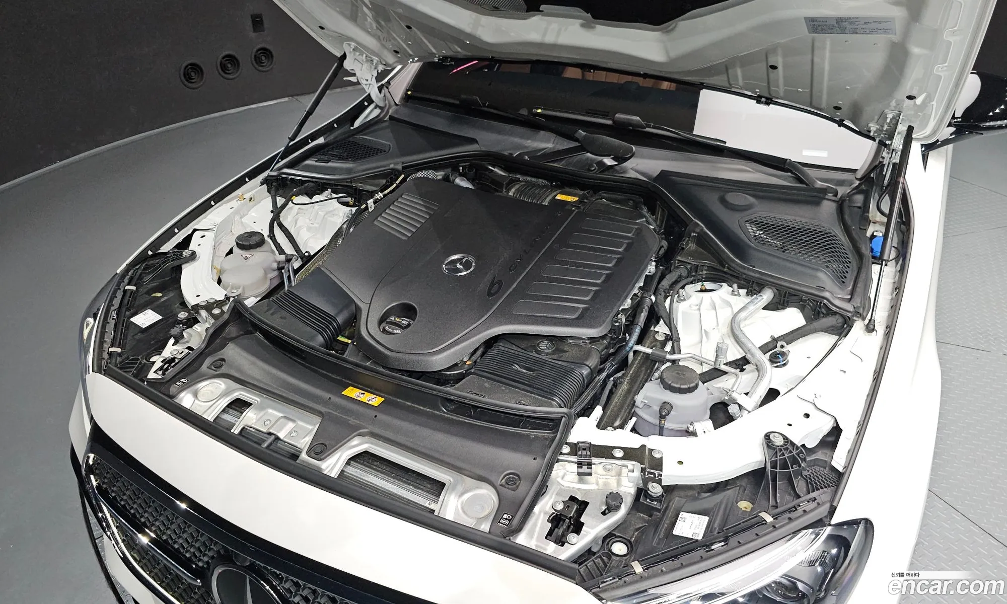 Mercedes-Benz E-Class W214 2026 — 7