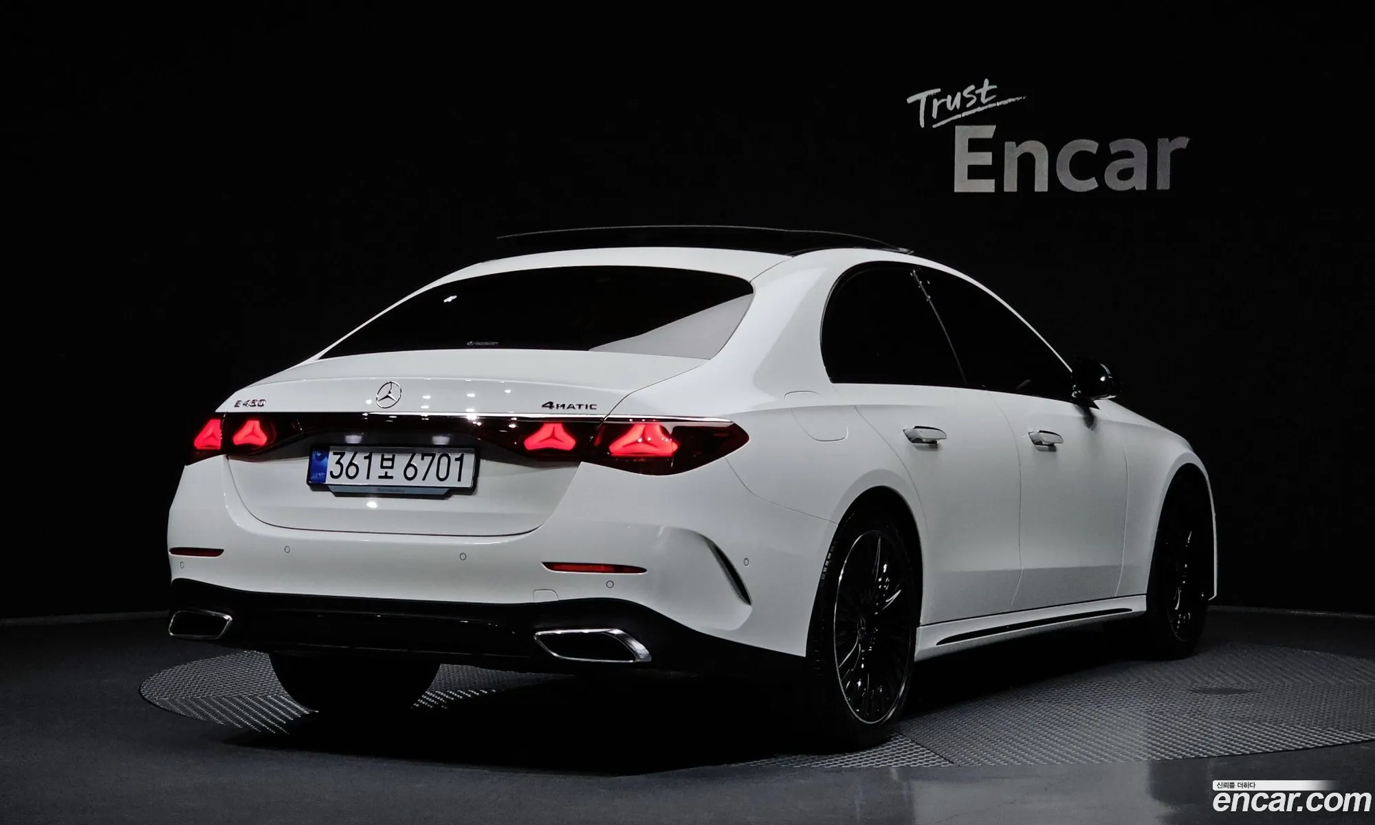 Mercedes-Benz E-Class W214 2026 — 15
