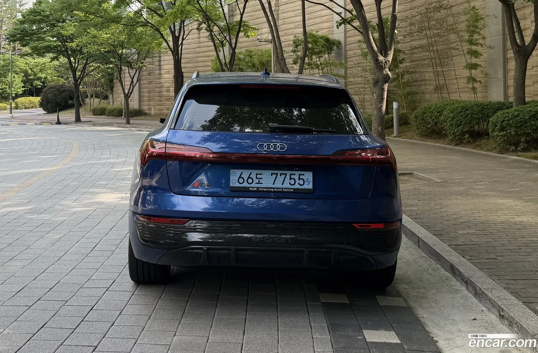 Audi Q8 e-tron 2024 — 9