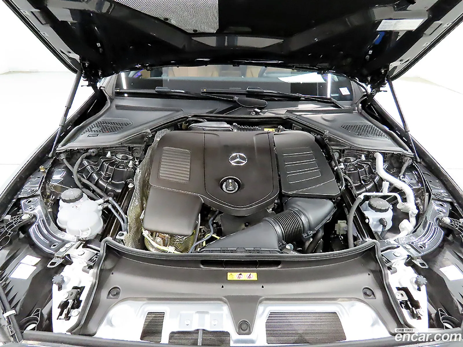 Mercedes-Benz E-Class W214 2025 — 16