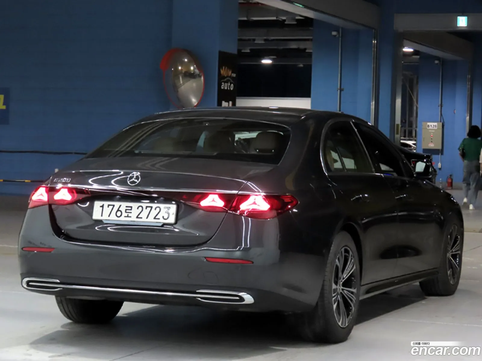 Mercedes-Benz E-Class W214 2025 — 17