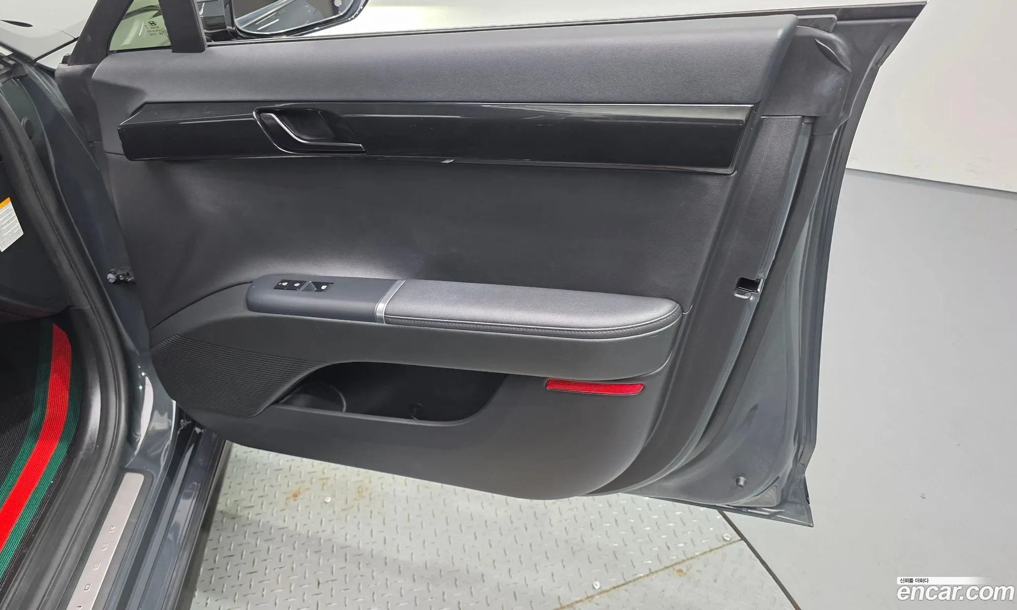 Hyundai Grandeur Hybrid 2023 — 13