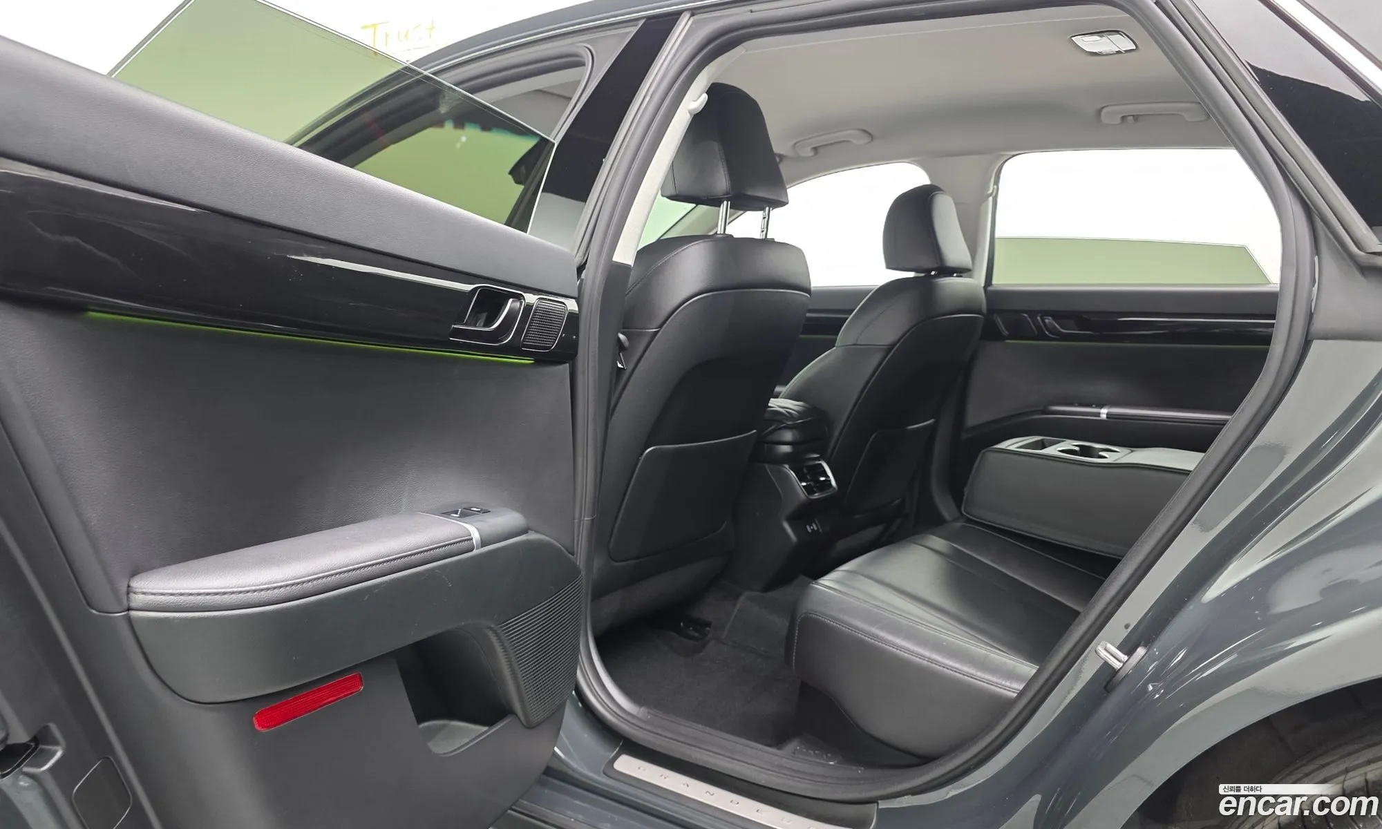 Hyundai Grandeur Hybrid 2023 — 10